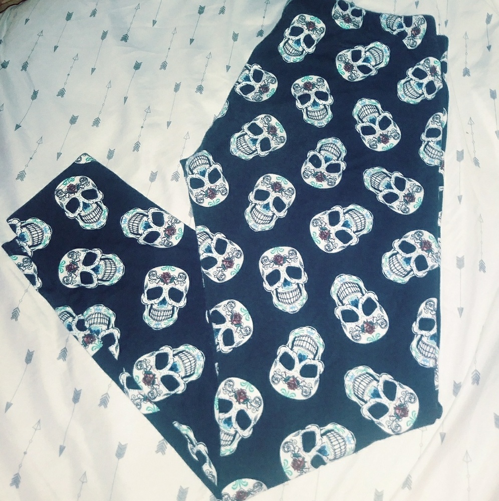 Adorabley bad$$ color skull black leggings